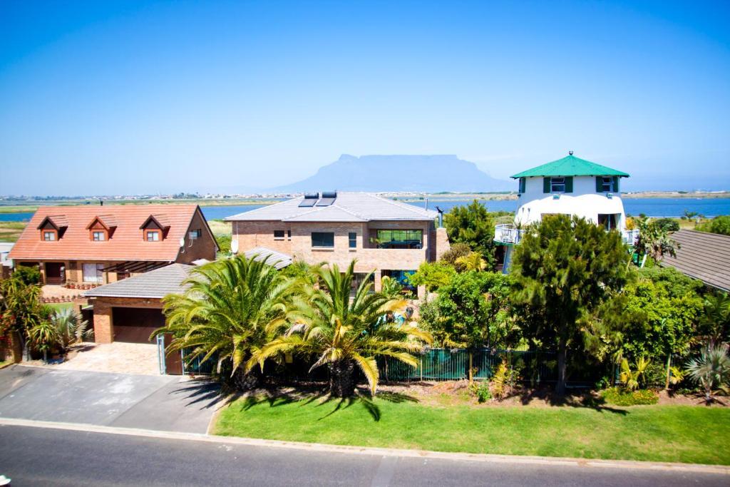 Cape Oasis Guesthouse Bloubergstrand Exterior foto